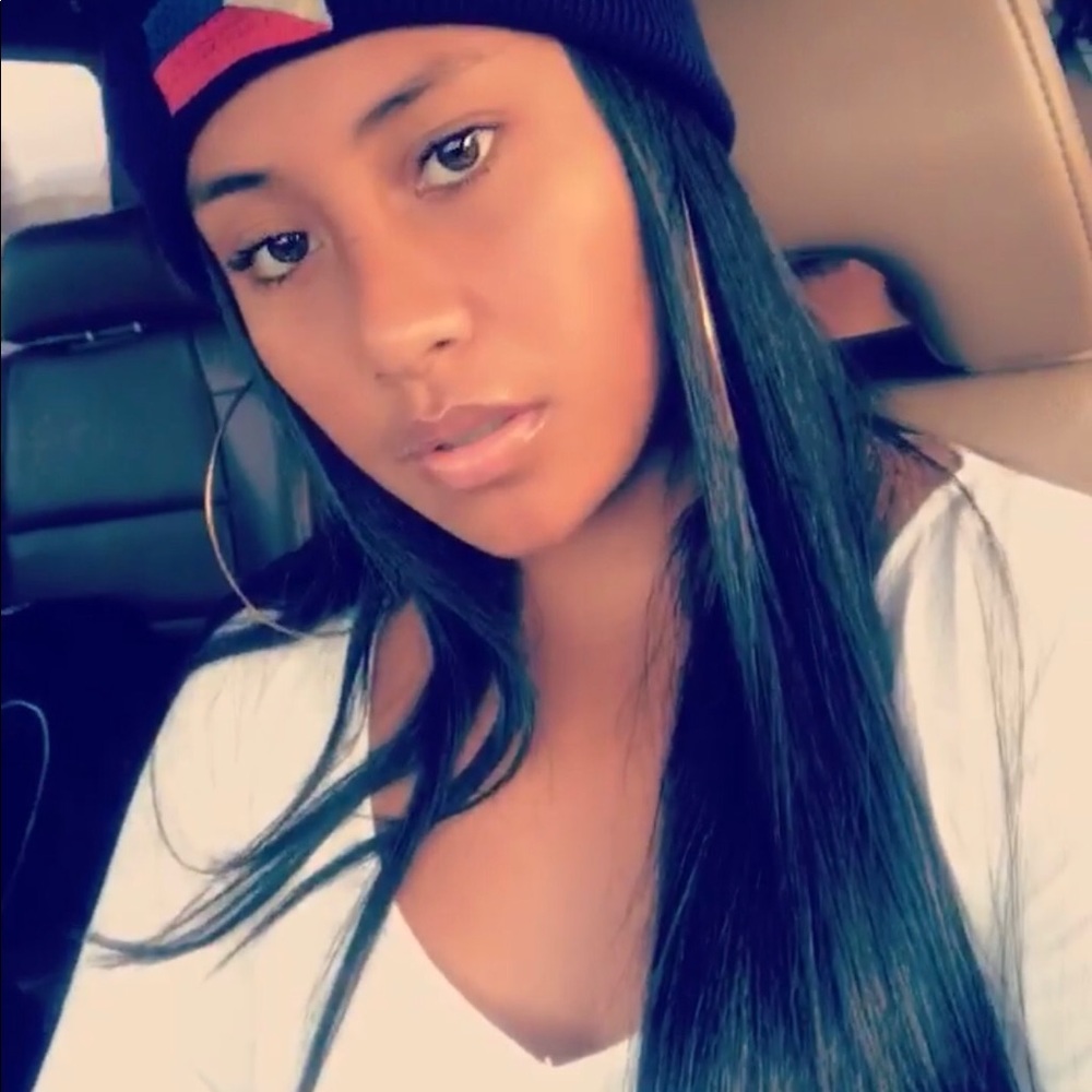 Meet your Posher, Olivia